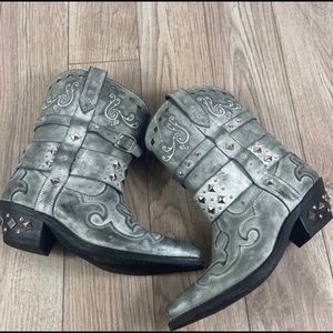 Worn once studded shorts Rockin Country gray boots size 8